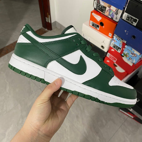 Nike Dunk Low "Michigan State" - Jersey and Sneakers